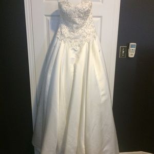 BNWT size 8 Jasmine Ballgown Dress